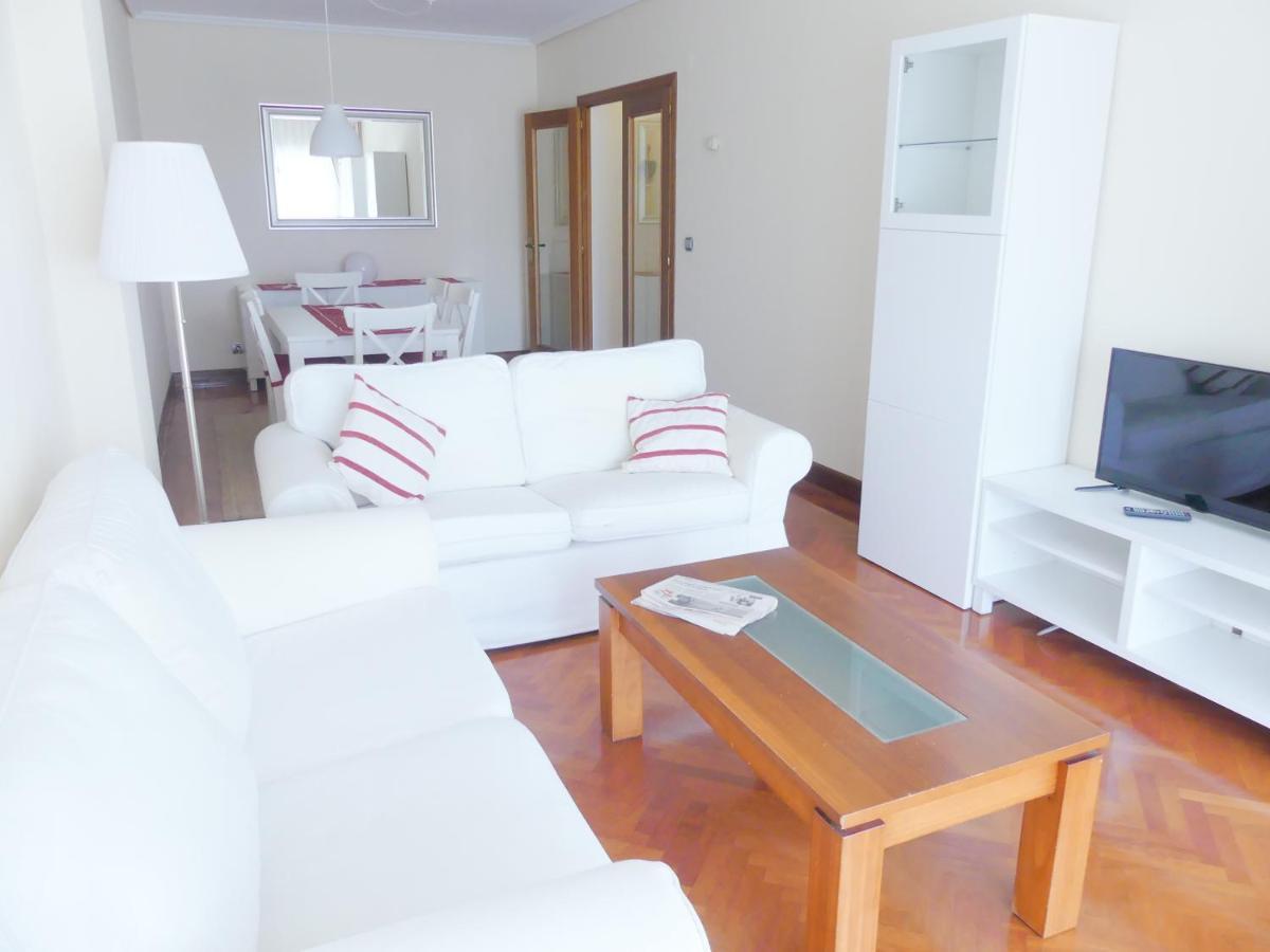 Apartamento Luminoso, Funcional Y Amplio En Zona Hospitalaria Pamplona Eksteriør bilde
